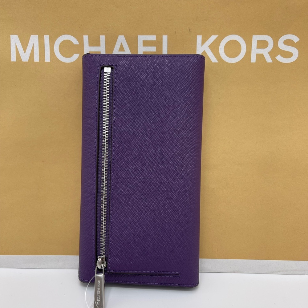 Michael Kors Lg Jet Set Travel Trifold Leather Wallet 
Dark Purple 
NWT - Picture 2 of 16